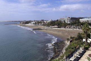 Na Kanárských ostrovech zemřeli tři lidé. Smetla je velká vlna - Novinky